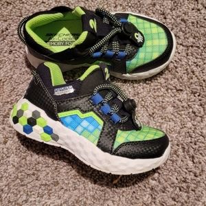 Boys Skechers sz 8